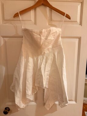 DISSH White Strapless Asymmetrical Hem Dress